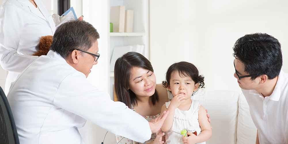 6 نصائح قوية حتى لا يخاف طفلك من الإبر