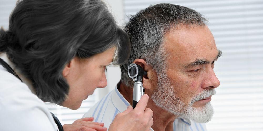 หูอื้ออย่างต่อเนื่องซึ่งเป็นหนึ่งในอาการของเนื้องอก neuroma อะคูสติก