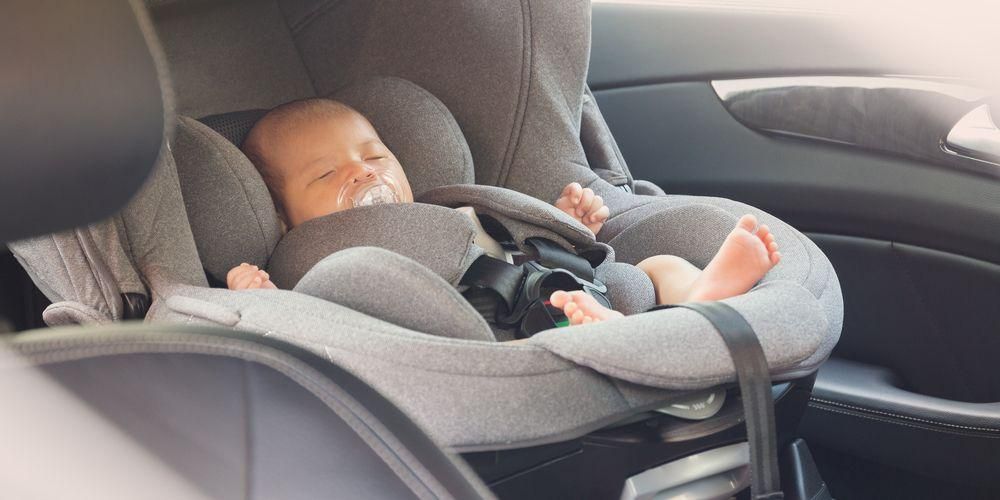 Съвети за избор на бебешка седалка за кола според вашите нужди