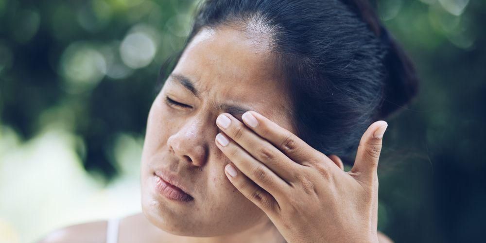 التعرف على التشنجات النصفية التي تسبب الارتعاش في جانب واحد من الوجه