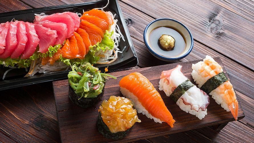 Разликата между суши и сашими, каква е разликата?