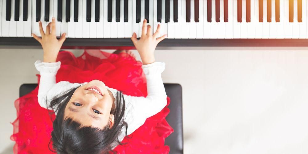 Ebeveynlerin Bilmesi Gereken Çocuk Müzik Aletlerinin Faydalarını Bilmek