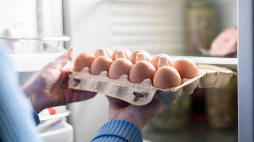 6 طرق لتخزين البيض في الثلاجة لجعله يدوم لفترة أطول