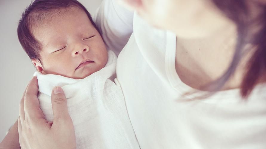 Ако дишането на бебето е ускорено, кога да бъдете предупредени и да потърсите помощ от лекар?