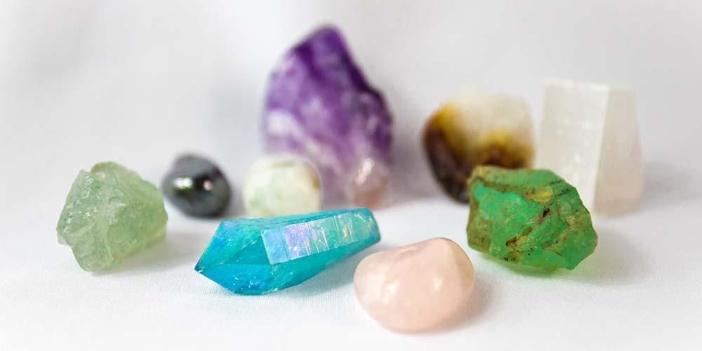 Камъните за бижута наистина ли са мощни за здравето?