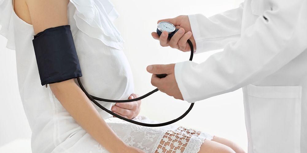 妊娠中の女性の正常な血圧とそれが過剰にならないようにする方法
