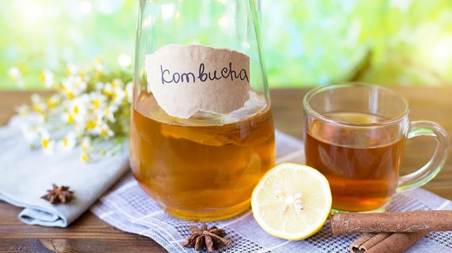 Как да си направим практичен и здравословен домашен чай от комбуча