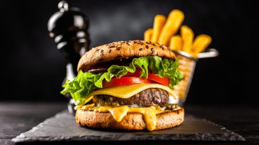 Vari motivi per cui gli hamburger non sono salutari per te