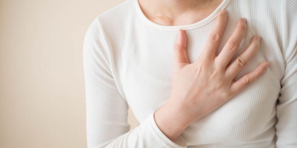 هذا هو الفرق بين ألم الصدر الناتج عن ارتجاع المريء والنوبات القلبية