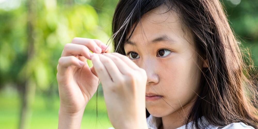 Kellik riski taşıyan saç çekme alışkanlığı olan Trichotillomania'yı tanıyın