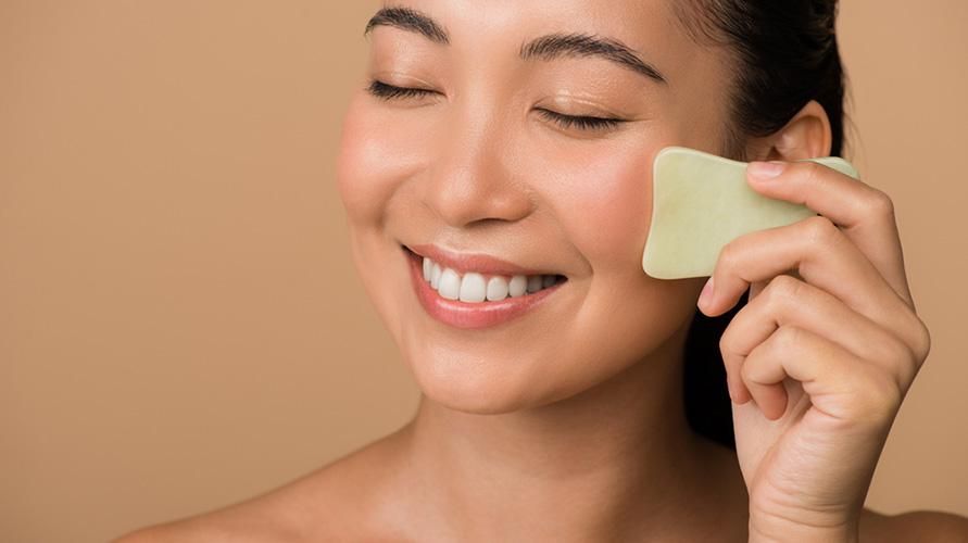 Gua Sha per il massaggio facciale e altri benefici per la salute