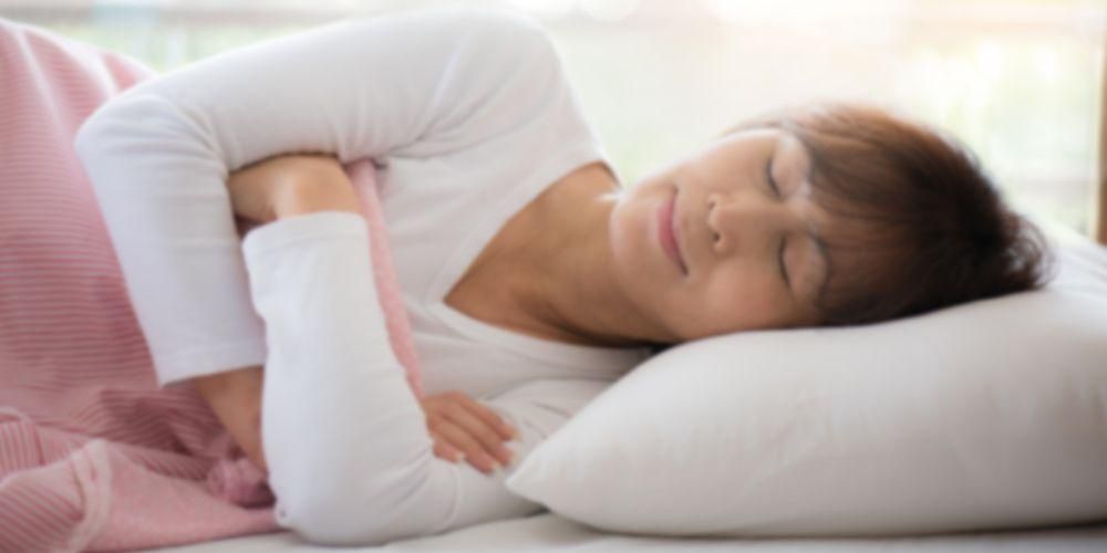 يمكن أن تمنع وضعية النوم الجيدة ارتفاع حمض المعدة