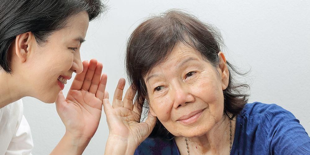 Запознайте се с различни слухови апарати, подходящи за възрастни хора