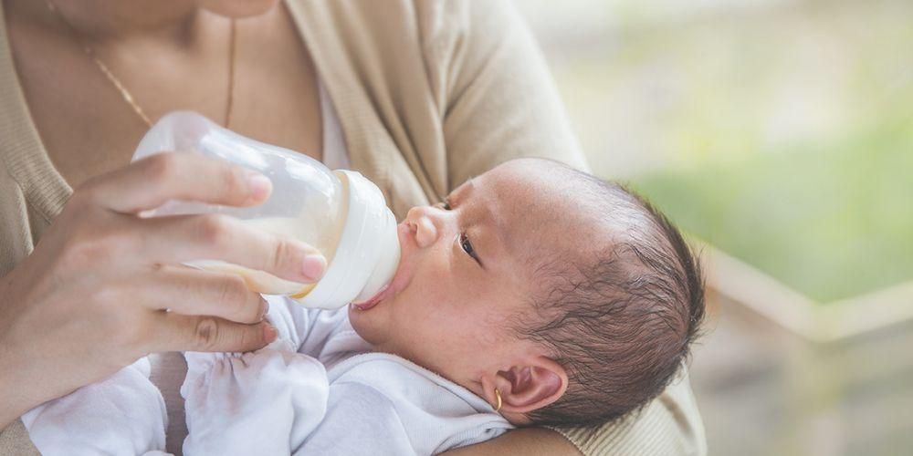 7 начина да въведете мляко с формула на бебетата, така че вашето малко да иска да пие мляко