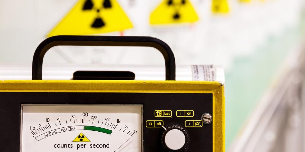 لماذا تعتبر تأثيرات الإشعاع النووي ضارة بالجسم؟