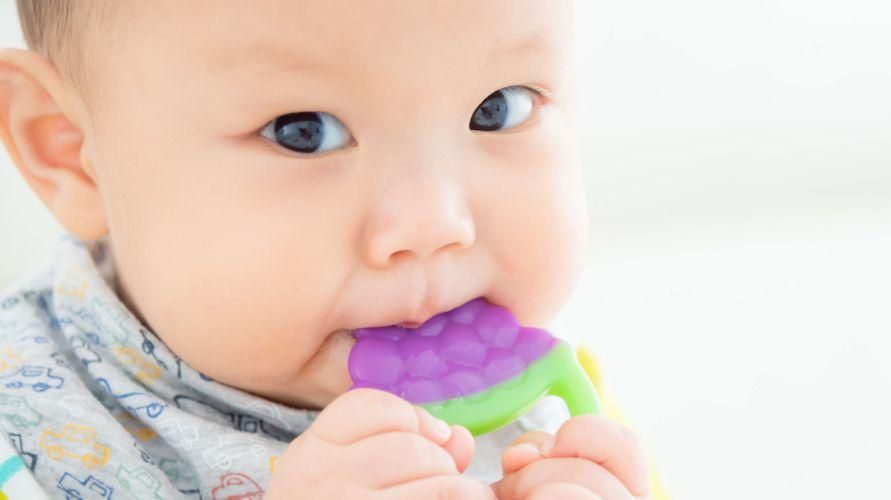 10 бебешки играчки за 0-12 месеца, които са добри за растежа на вашето малко дете