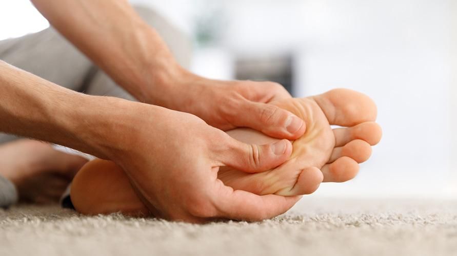 9 أسباب لماذا تؤلم قدميك عند المشي