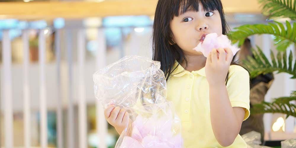 Anak-anak terbiasa dengan makanan ringan secara sembarangan, sedar bahawa penyakit ini menghantui