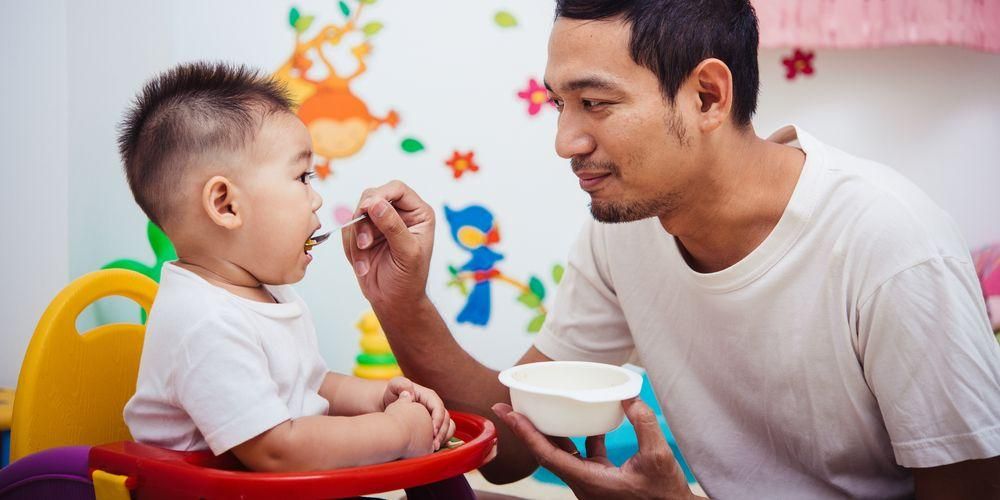 Menyediakan Makanan Bayi 1 Tahun: Apa Yang Boleh Dimakan?