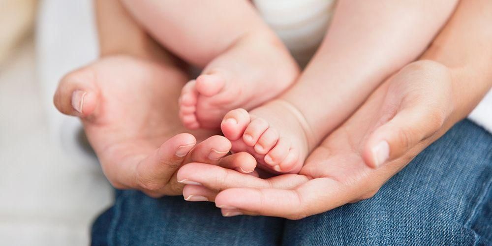 Познаване на състоянието на хидроцеле при бебета и признаците на опасност