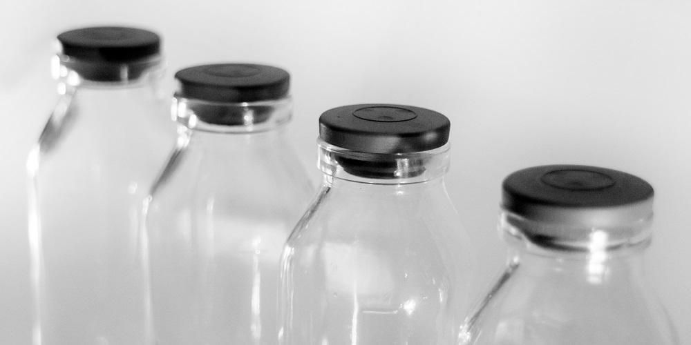 Quali sono i vantaggi e gli svantaggi dei biberon in vetro per il latte materno?