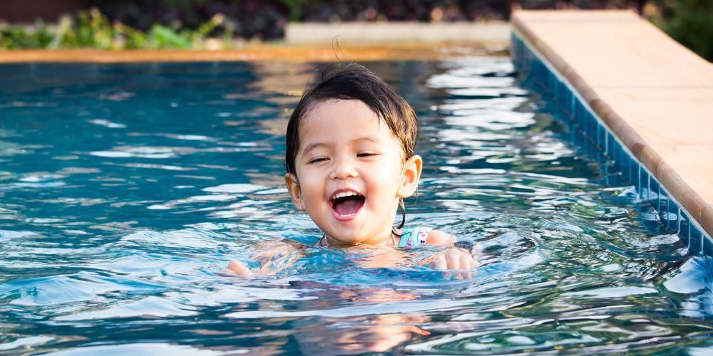 Запознайте се с различните ползи от плуването за деца