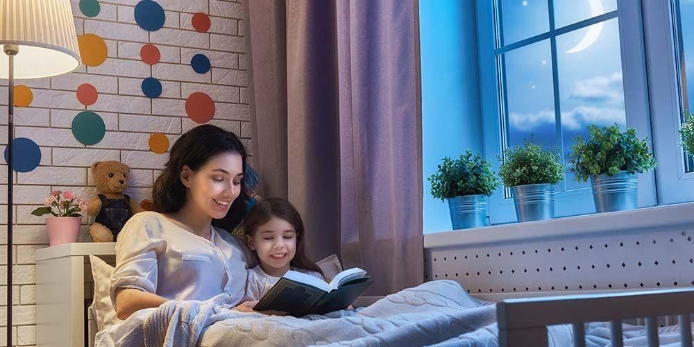 فوائد قراءة القصص الخيالية قبل النوم لطفلك