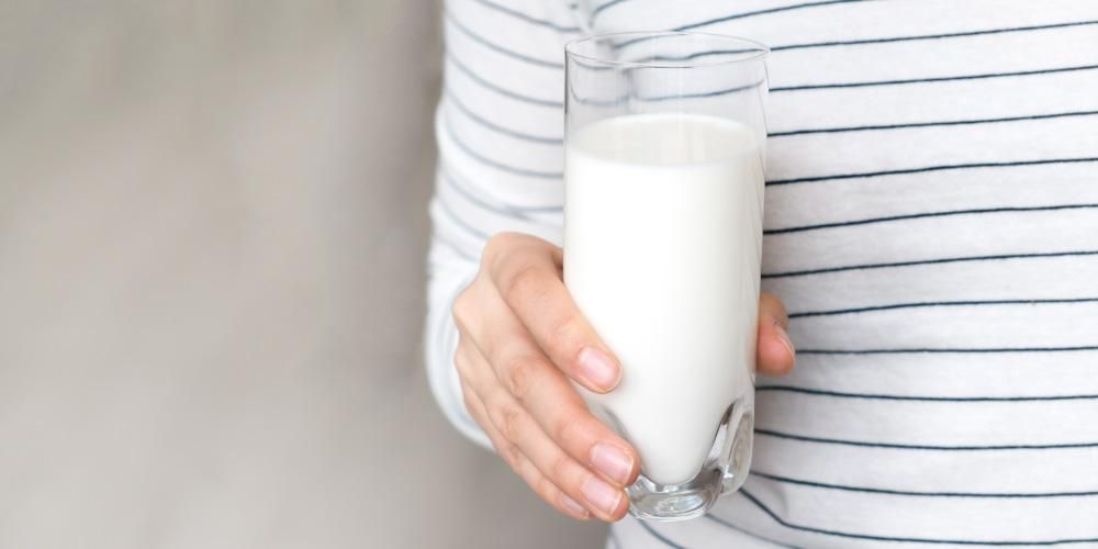 Saf Sütün Sağlık İçin Diğer Süt Türlerinden Daha İyi 9 Faydası?
