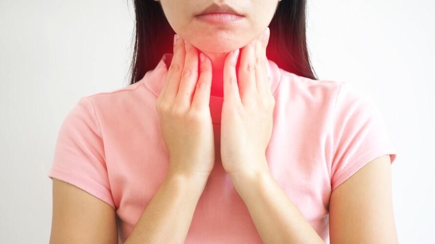 Имате ли подобни симптоми, каква е разликата между сливиците и възпаленото гърло?