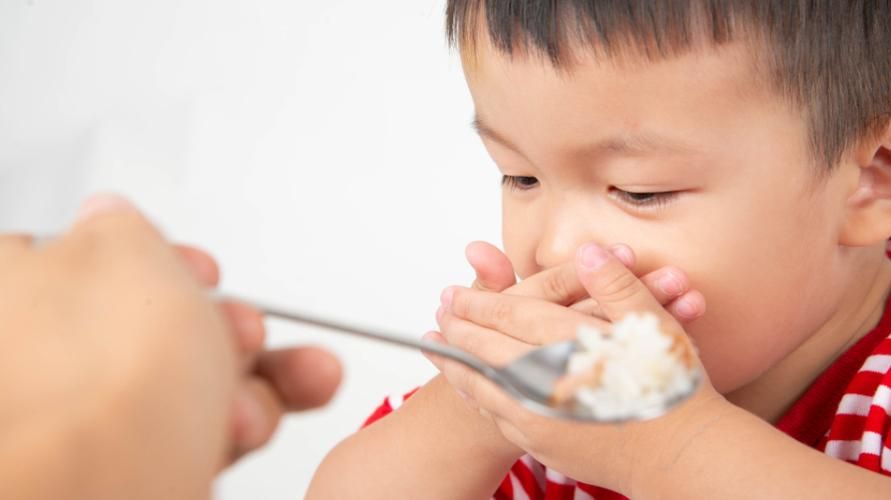 10 начина за преодоляване на болни деца, които няма да ядат, които си струва да опитате