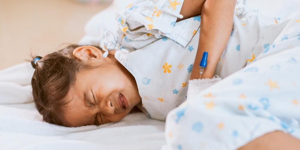 أعراض التهاب الزائدة الدودية عند الأطفال ، كيف تختلف عن آلام المعدة العادية؟