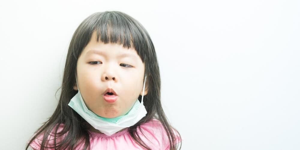 Çocuklarda Bronkopnömoninin Nedenlerini, Belirtilerini ve Nasıl Tedavi Edileceğini Bilin