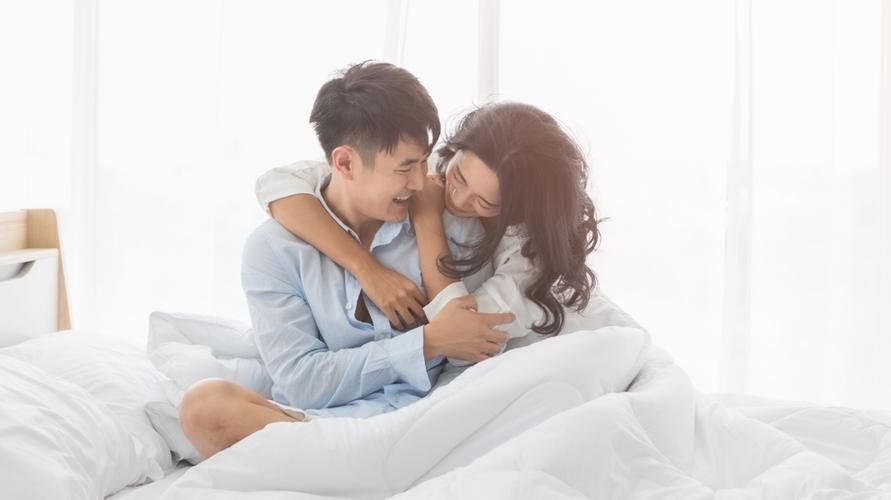 6 предимства на Afterplay и съвети за поддържане на топло легло след правене на любов