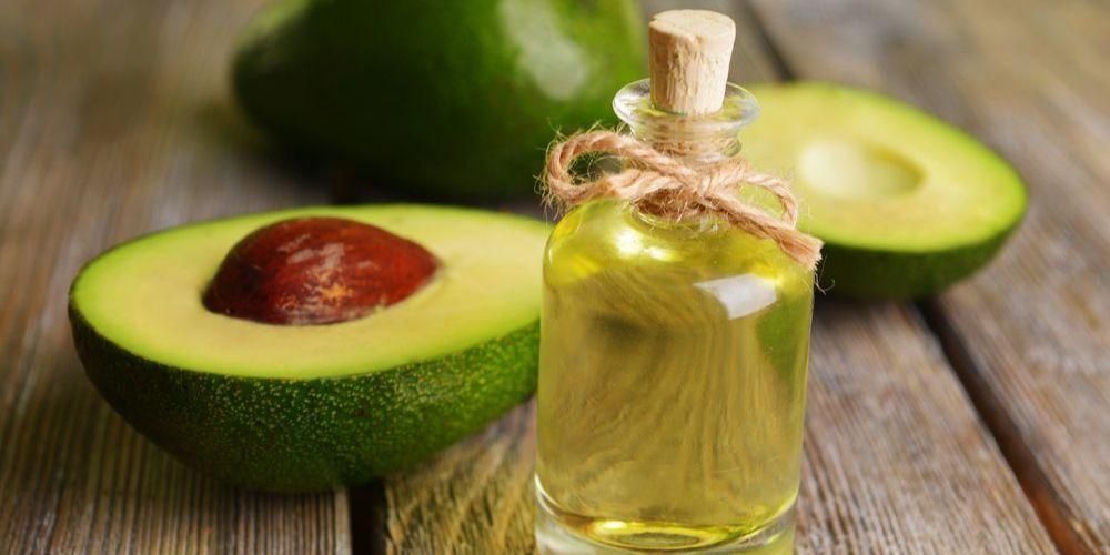 9 benefici dell'olio di avocado per la salute della pelle e dei capelli