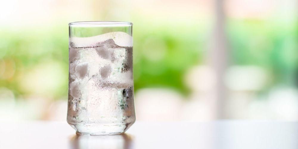 5 อันตรายจากการดื่มน้ำเย็น ๆ ที่ควรหลีกเลี่ยง