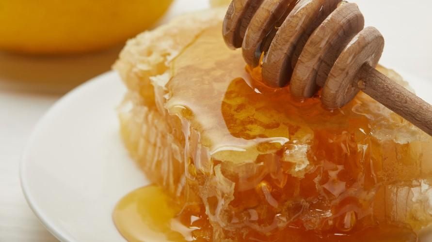生蜂蜜の甘みと健康へのメリットを味わう