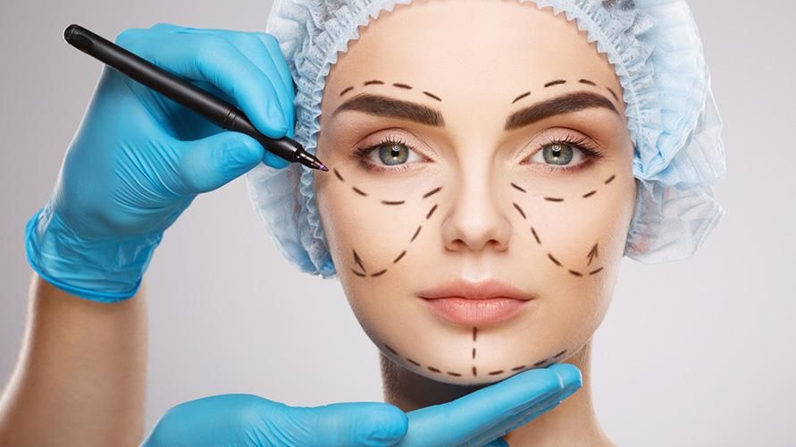 ما هي الآثار الجانبية المحتملة للجراحة التجميلية؟