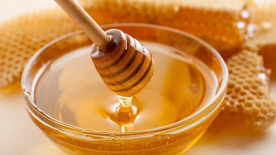 Non solo una dolce promessa, prova i benefici del miele per il mal di gola