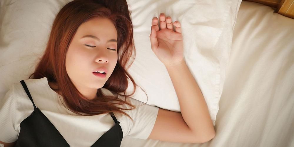 Dormire fino a 20 ore al giorno a causa della sindrome della bella addormentata, qual è la causa?