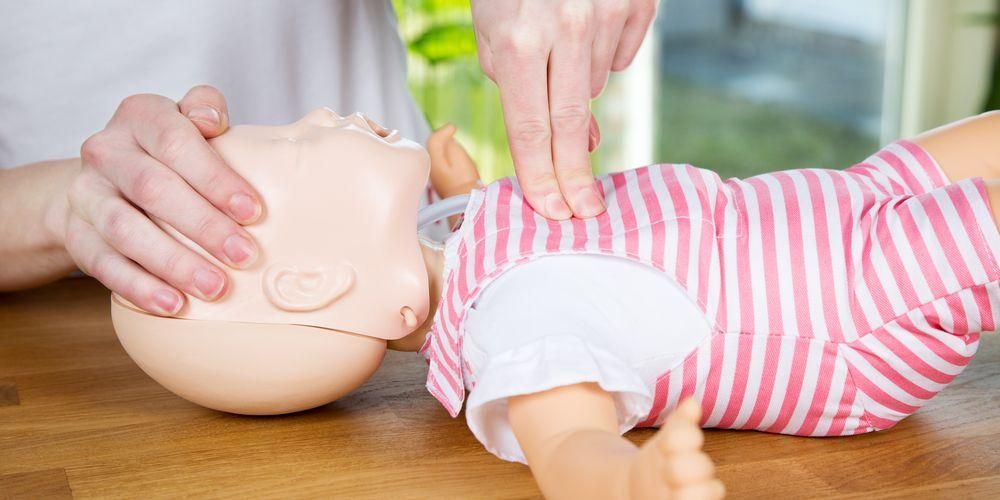 Реанимация на бебето, стъпка за спасяване на живота на вашето малко дете