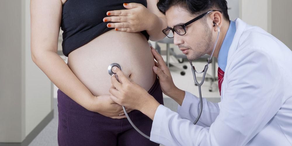周産期医学者は、リスクの高い妊娠の問題を治療する医師です