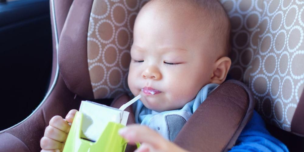 UHT мляко за бебета, кога трябва да започнете да давате на деца?