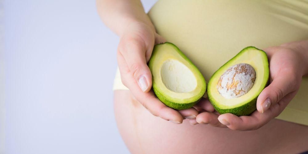 6 ประโยชน์ของอะโวคาโดสำหรับหญิงตั้งครรภ์ที่คุณต้องพิจารณา