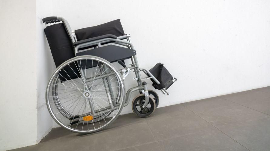 Cara melipat kerusi roda dan penjagaan dengan betul